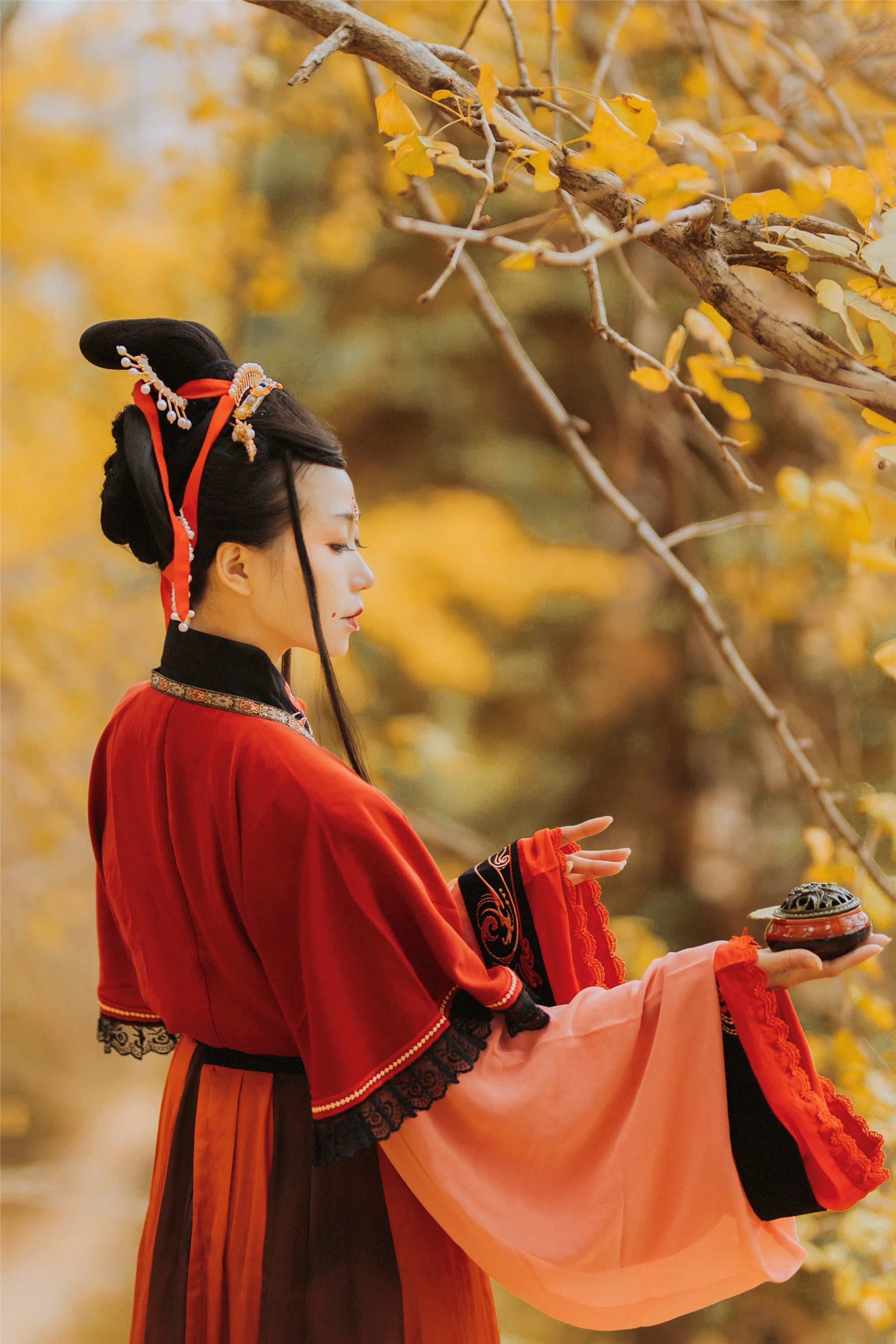 YITUYU艺图语 2021.09.03 满地秋 谭子